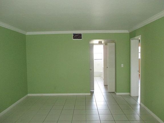 3rd image of 500 NE 2nd St APT 207