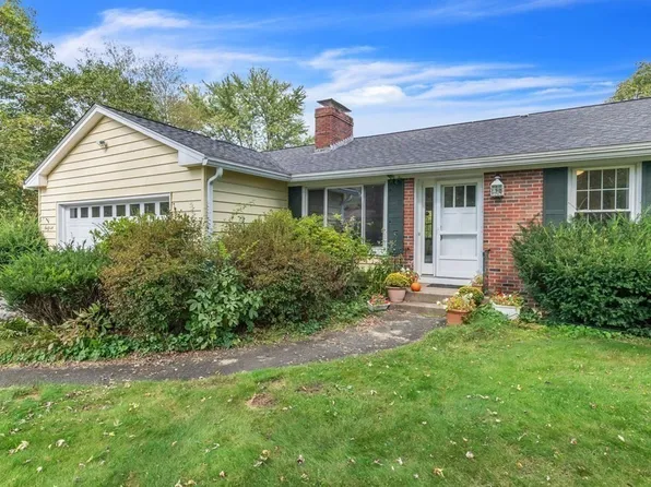 36 Grantwood Dr, Amherst, MA 01002