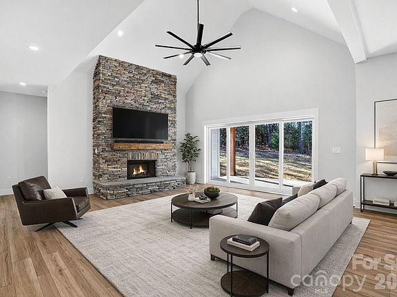 5th image of 51 Windsor Dr