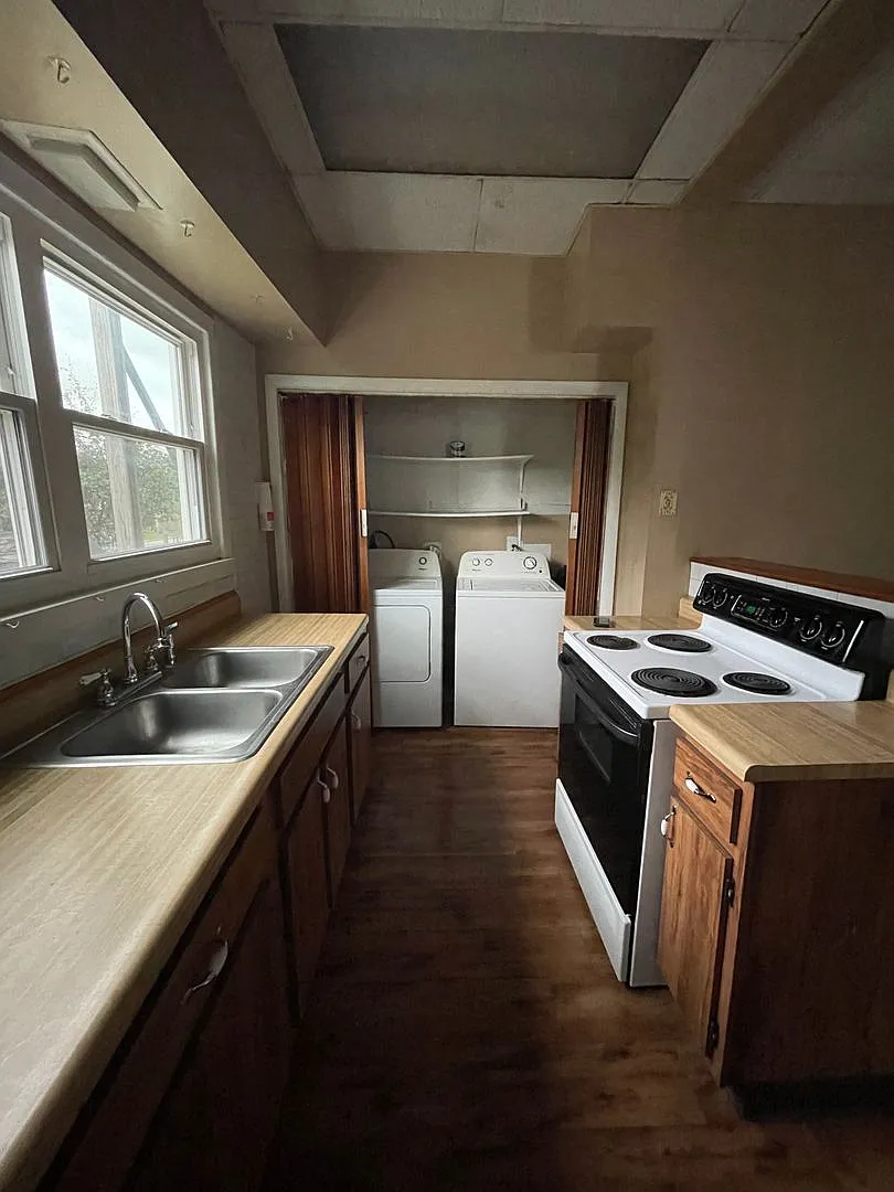 412 E Maiden St Washington PA 15301 — Photo 1