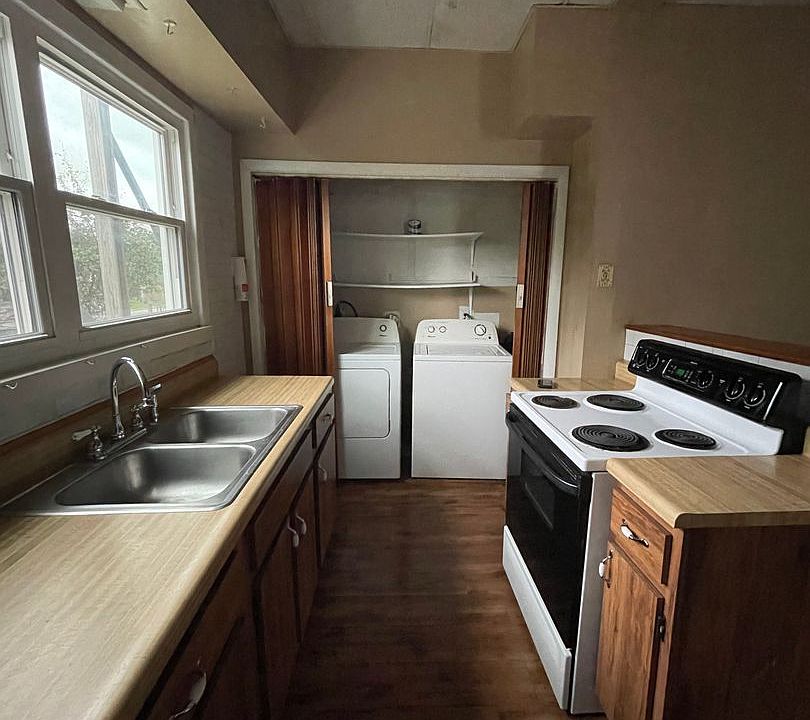 1st image of 412 E Maiden St