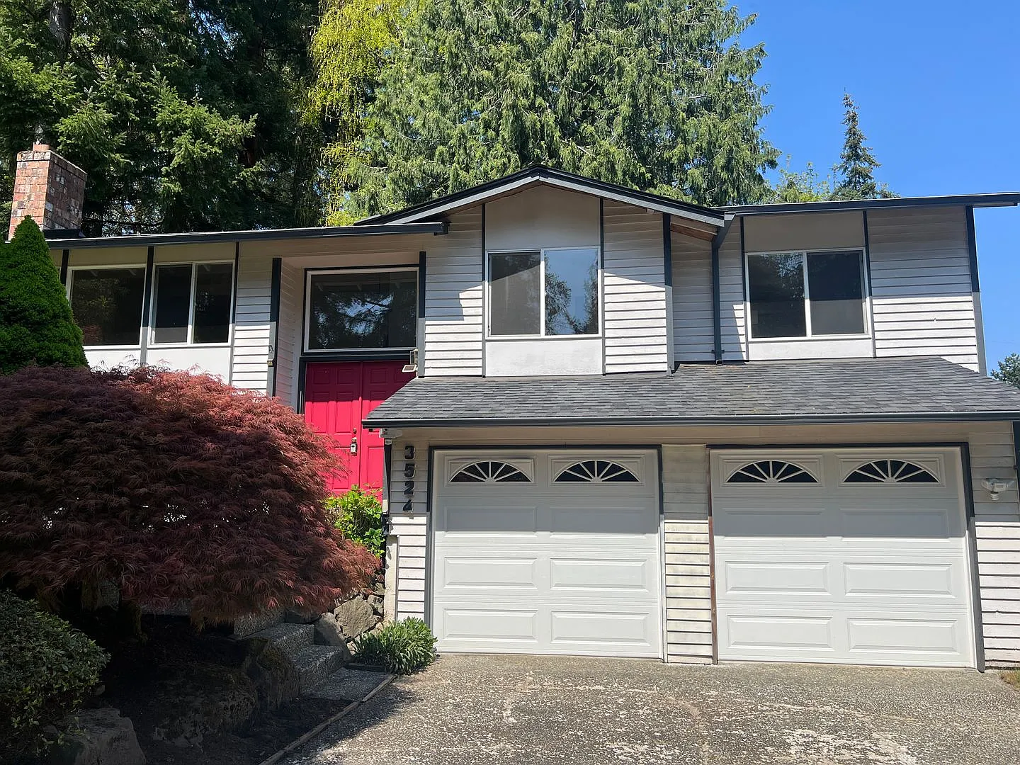 4bd/2.75ba Bellevue Home — Photo 2
