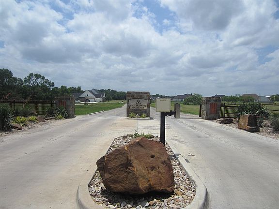 2nd image of 2023 Veal Cir