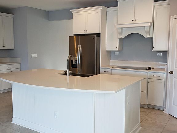 5th image of 126 Lombard Way