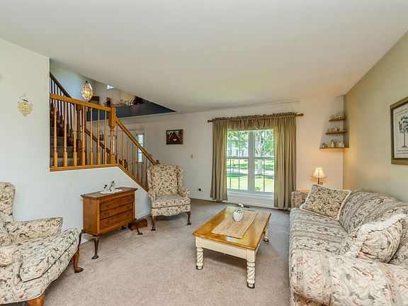 4th image of 2020 Cloverdale Ln