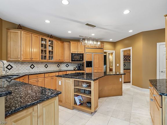 5th image of 3700 Forest Oaks Dr