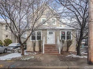 30 Randall Ave, Lynbrook, NY 11563