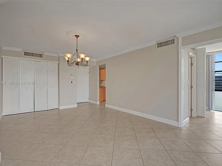 20400 W Country Club Dr #812 — Photo 14