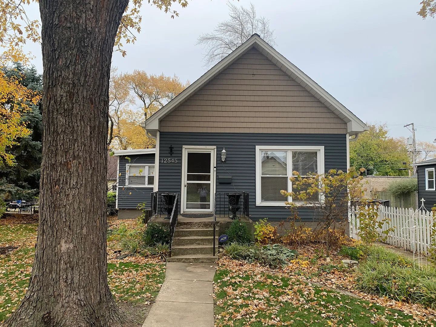 12545 Maple Ave photo 1
