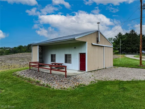 17 County Rd, Coshocton, OH 43812