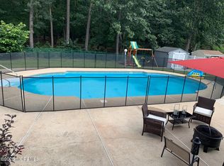 447 Meadowood Rd, Jackson, NJ 08527