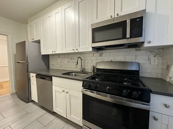 40 Shore Boulevard image 9 of 15