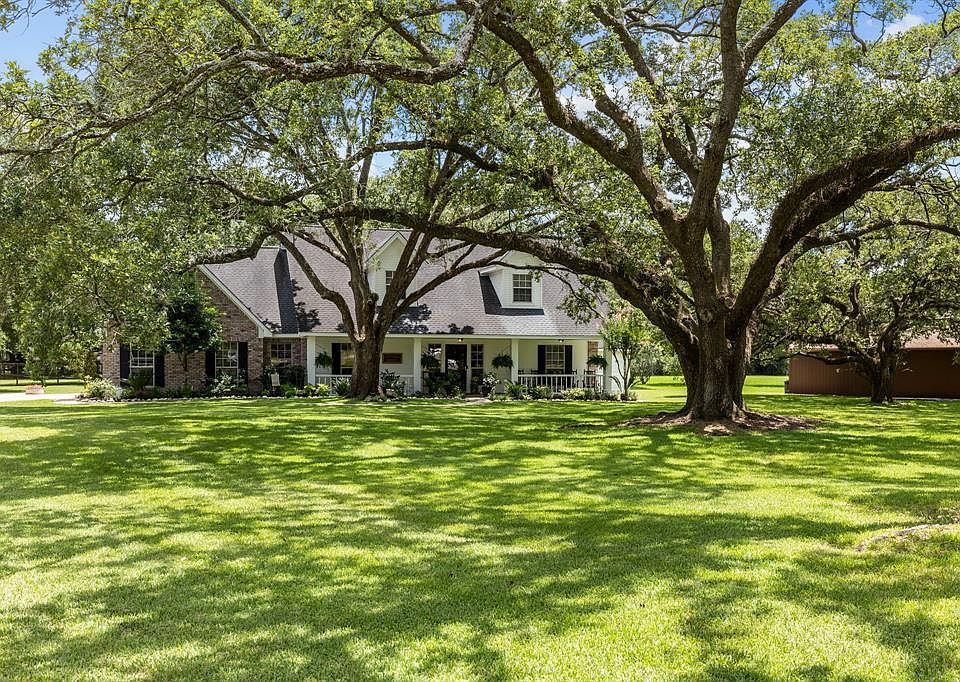 1st image of 9601 Twin Oaks Dr