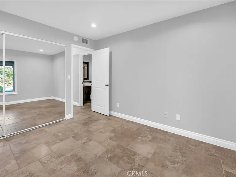 4642 Poe Ave — Photo 27