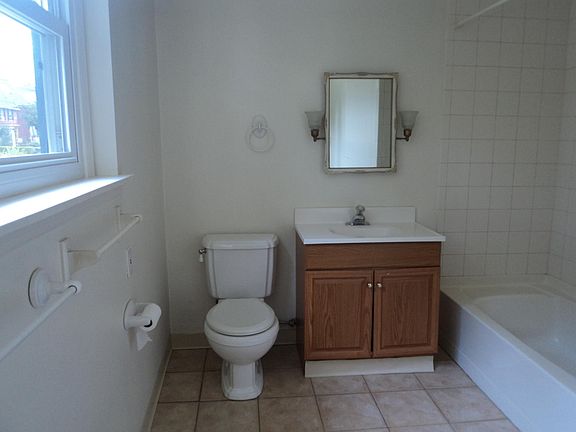 3rd image of 336 E Lancaster Ave APT 9