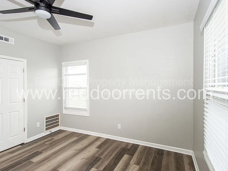 1329 E Market St #8 — Photo 21
