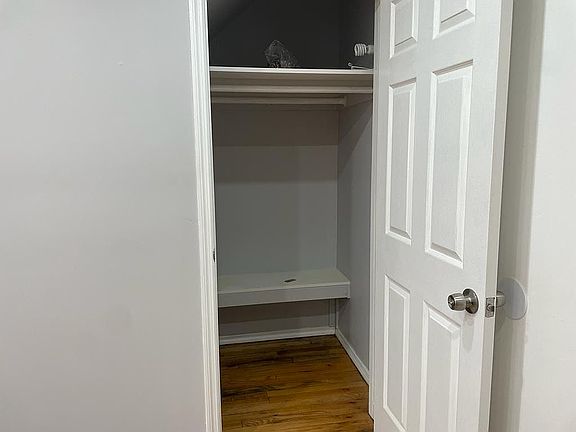 3rd image of 325 Beekman Ave APT 2