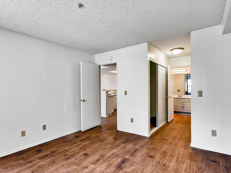 Park Center Place Apartments — Photo 18