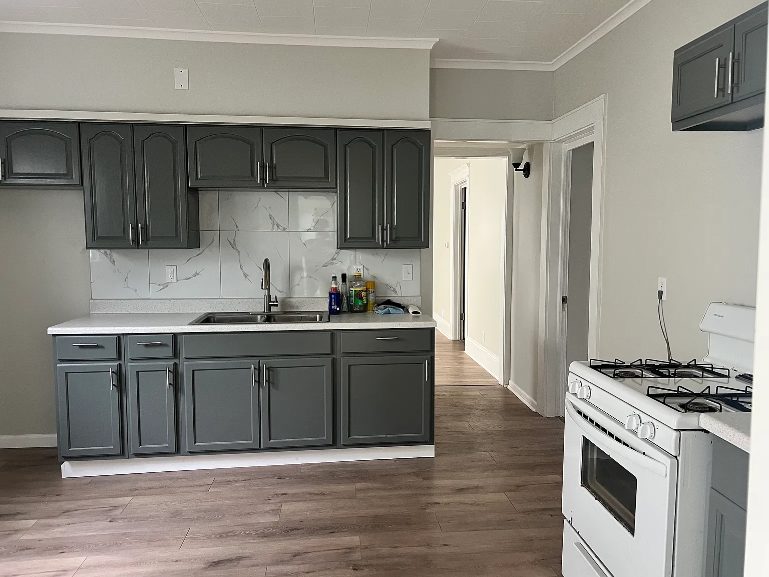 3 bed, 1000 sqft, $1,650 — Photo 1
