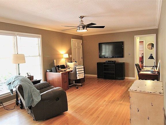 4th image of 1227 Lakeview Dr
