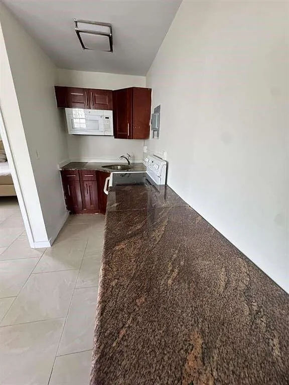 1 bed, 1.0 bath, 973 sqft, $1,500 — Photo 3