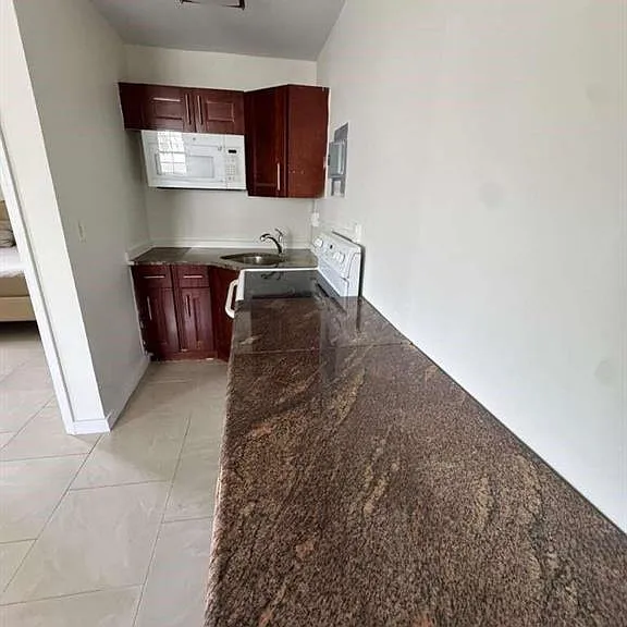 1042 Foster Rd #12 — Photo 3