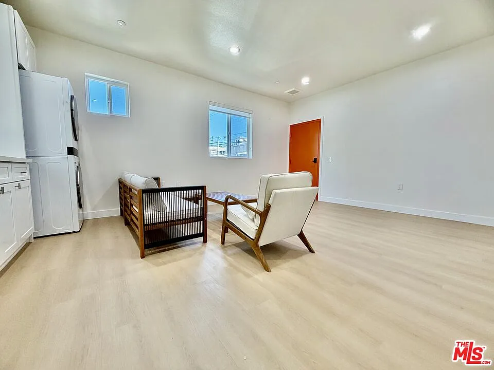 2 bed, 2.0 bath, 767 sqft, $2,350 — Photo 3