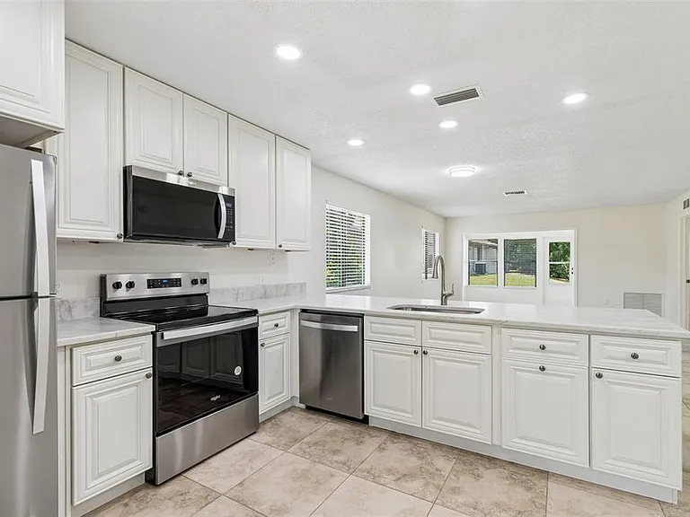 2945 Grovewood Blvd #A — Photo 12