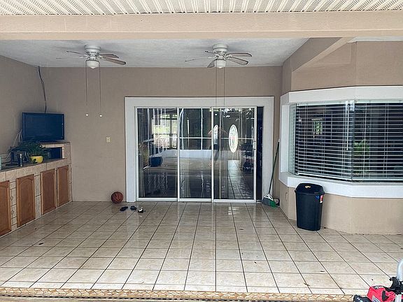 2nd image of 108 W Camelot Dr