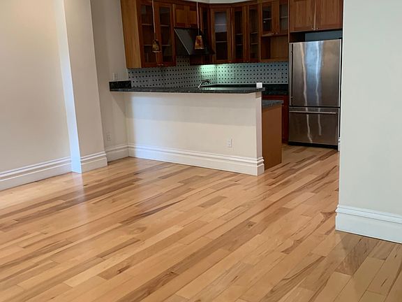 4th image of 217 Cole St