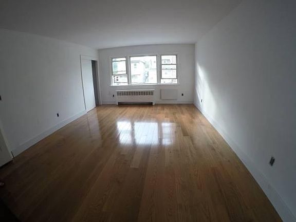 3rd image of 194 Saratoga Ave APT 1