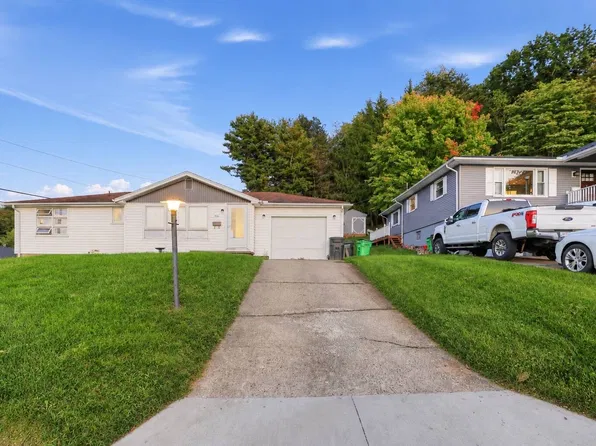 166 Valley View Dr, Coshocton, OH 43812