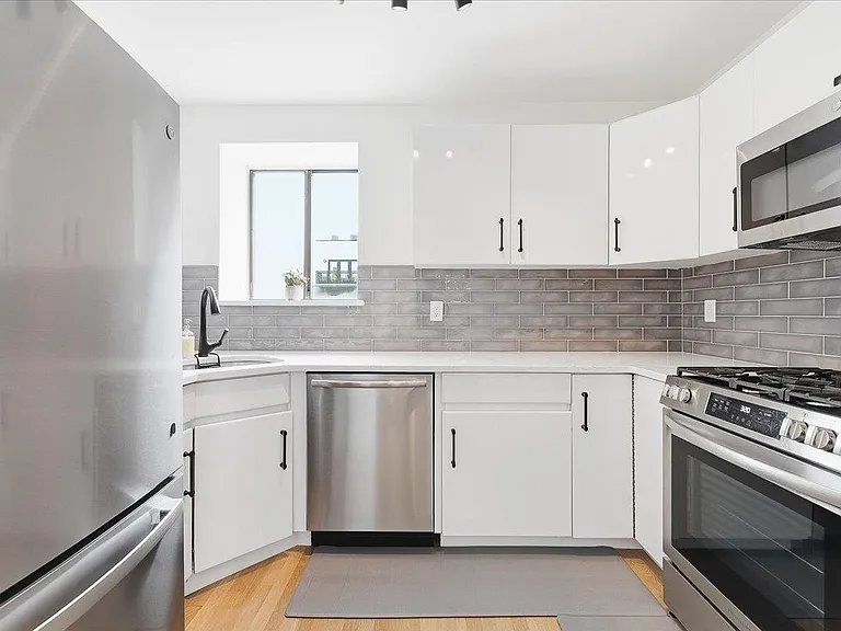 1110 Clinton St #16 — Photo 8
