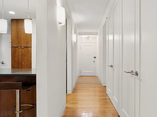 800 West End Avenue image 3 of 18