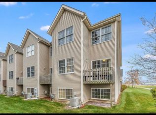 660 S Peace Rd, Sycamore, IL 60178