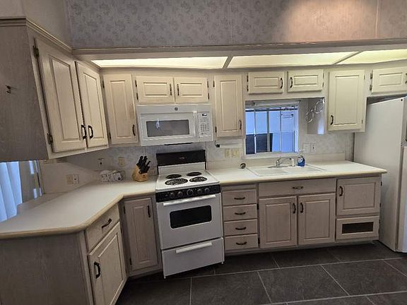 4th image of 600 S Idaho Rd #1052