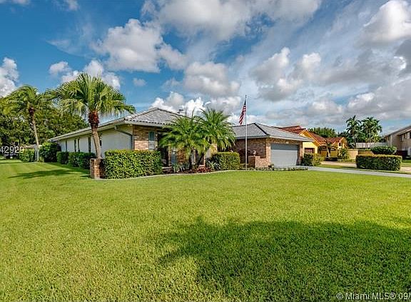 Large front yard to enjoy with family and friends