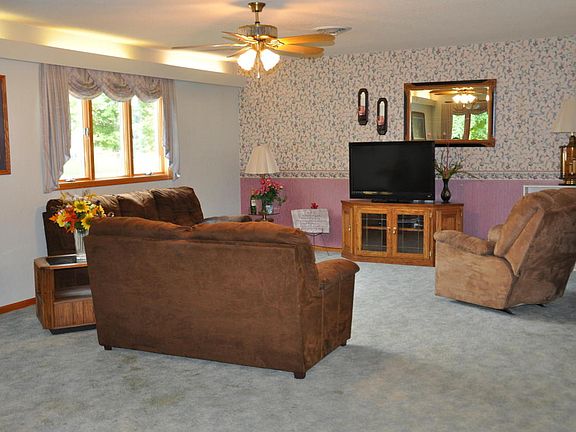 2nd image of 1909 Spruce Ave