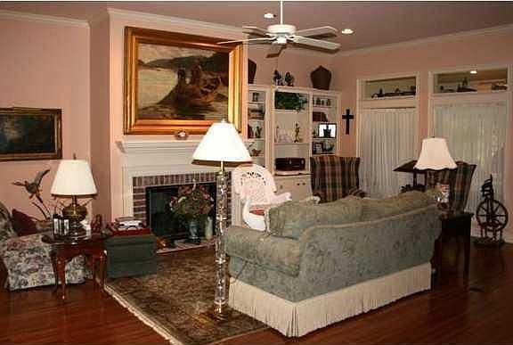 2nd image of 127 Wisteria Dr