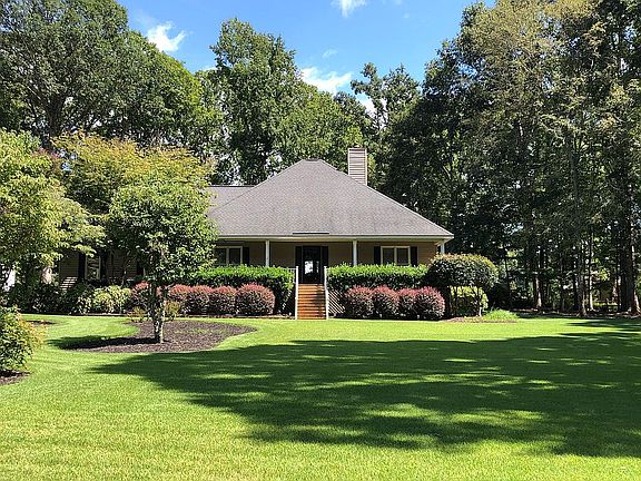 3rd image of 109 Bridle Ct