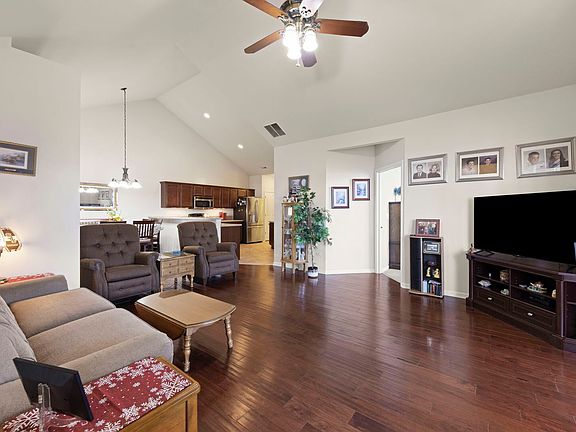 3rd image of 16626 S Fox Run Cir