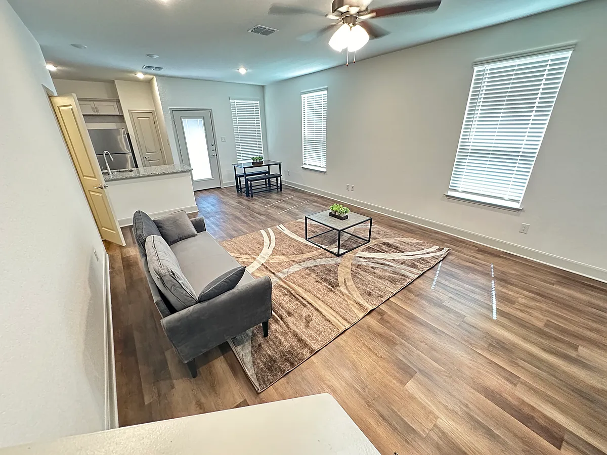 Building Photo - 10232 Eaglewood Nook #101