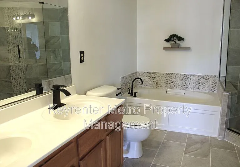 1005 Treeland Way — Photo 33