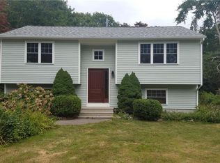 27 Woodsia Rd, Saunderstown, RI 02874
