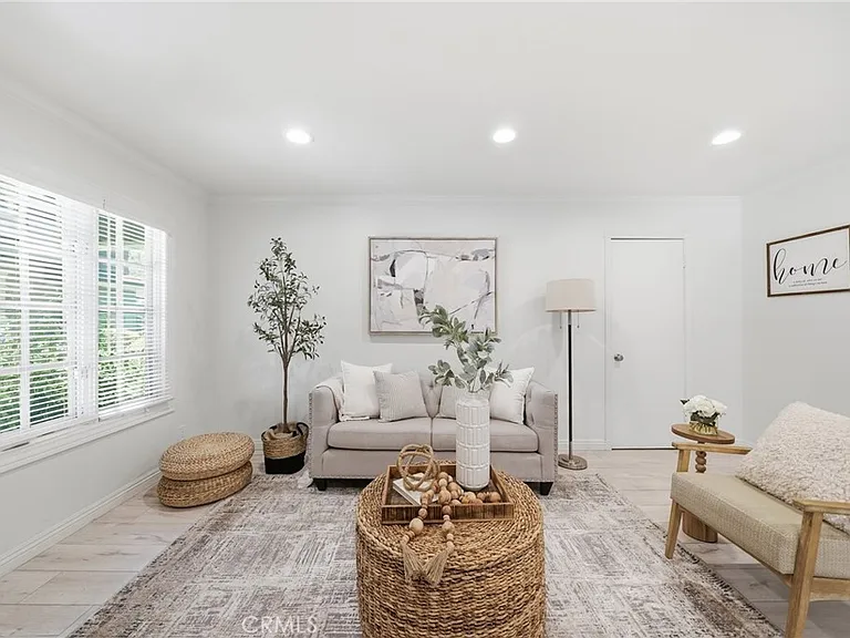 185 Streamwood — Photo 3