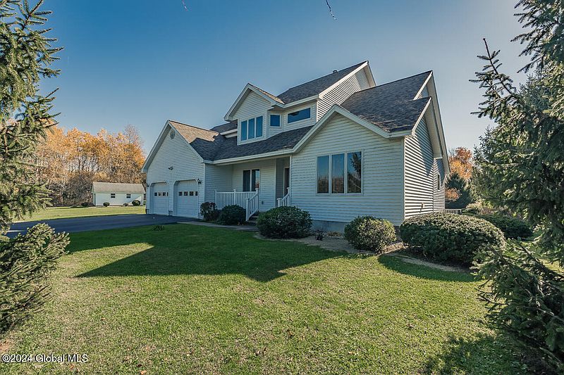 5th image of 2092 Donnan Road