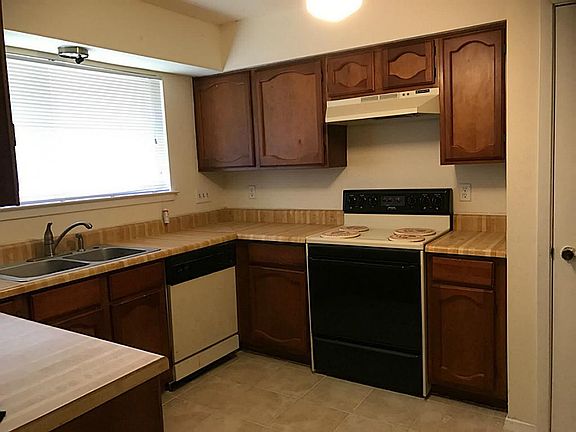 5th image of 19819 Lions Gate Ct
