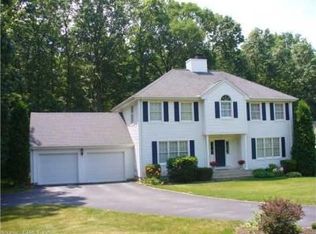 7 Whitehall Ln, Groton, CT 06355