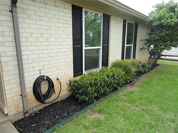 2nd image of 525 Roberts Dr