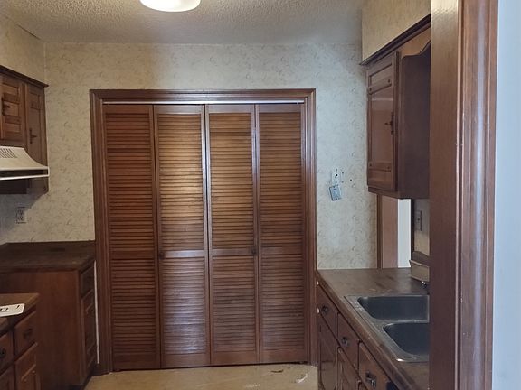 2nd image of 2988 Charlestowne Pl
